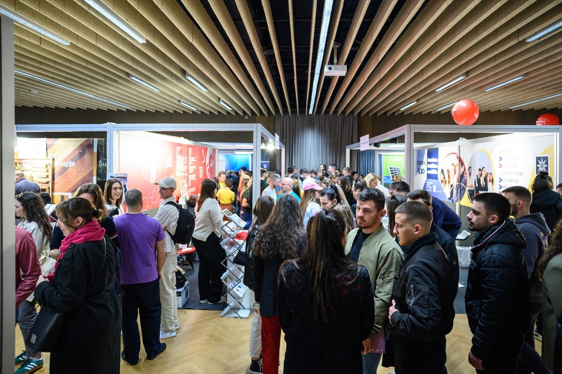 Gužva među brendiranim štandovima na Dubrovnik EXPO-u